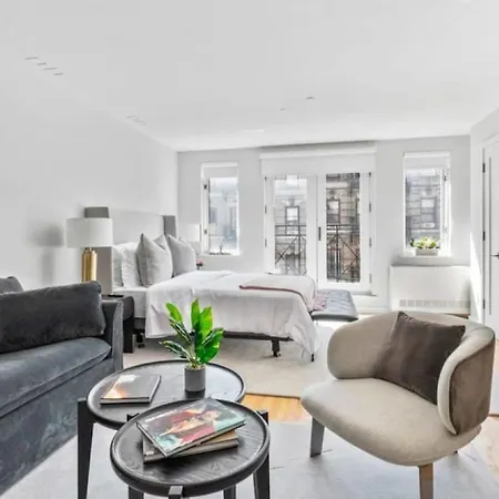 Hotel Luxe With Charming Juliet Balcony New York