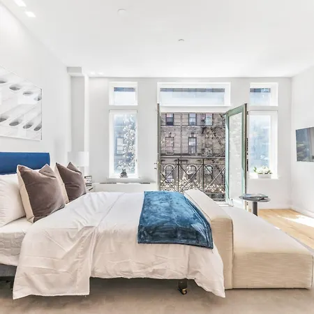 Apartment W Charming Juliet Balcony In Upper East New York