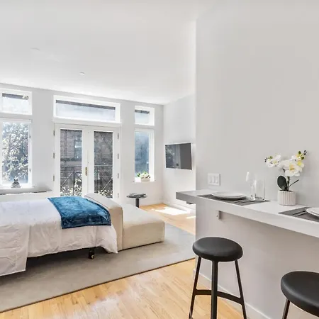 Apartment W Charming Juliet Balcony In Upper East *