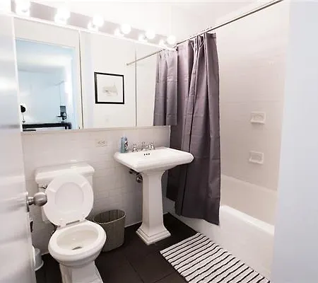 Lincoln Center Luxury Apartment *