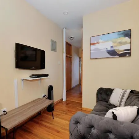 Apartment Monthly Nyc Rentals- Appealing 2 Bedroom Unit *