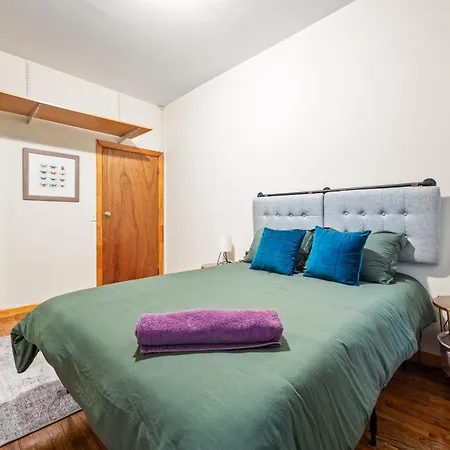 Monthly Nyc Rentals- Modernized 2 Bedroom Apartment *