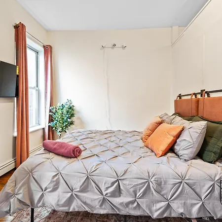 Monthly Nyc Rentals- Modernized 2 Bedroom *