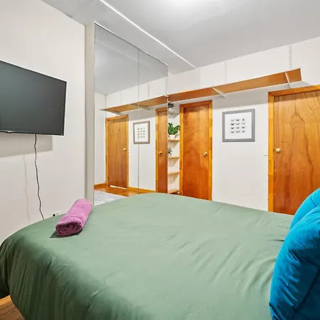 Apartment Monthly Nyc Rentals- Modernized 2 Bedroom
