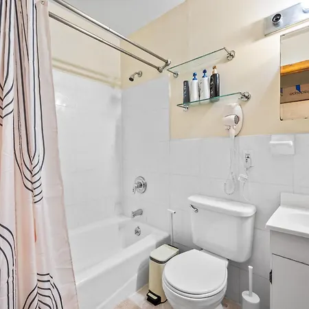 Apartment Monthly Nyc Rentals- Modernized 2 Bedroom *