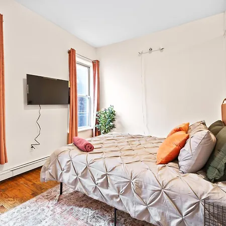 Apartment Monthly Nyc Rentals- Modernized 2 Bedroom *