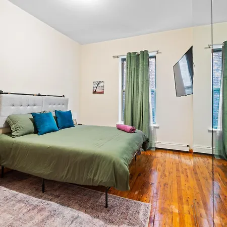 Apartment Monthly Nyc Rentals- Modernized 2 Bedroom