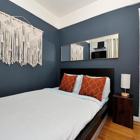 Apartment Monthly Nyc Rentals- Perfectly Designed 2 Bedroom Unit *