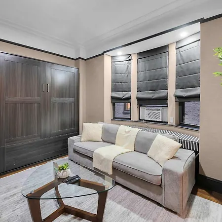 Centrally Located 2 Bdr W Gym & *