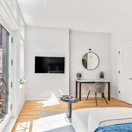 Apartment W Charming Juliet Balcony In Upper East