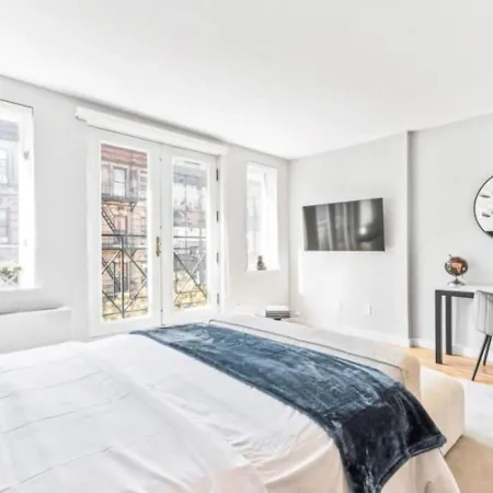 Hotel Luxe With Charming Juliet Balcony New York