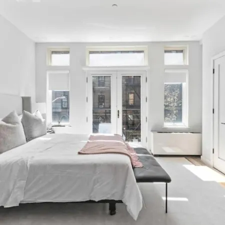 Luxe W Juliet Balcony In Upper East *
