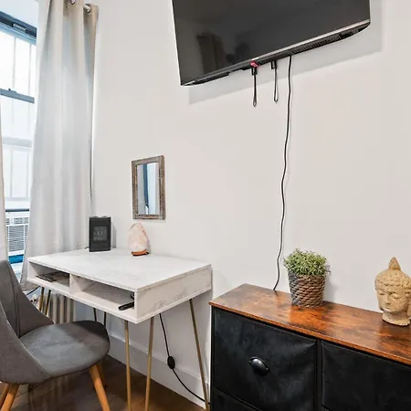 Spacious Modern Chinatown 3 Bedrooms Hotel