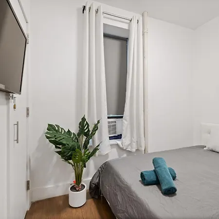 Spacious Modern Chinatown 3 Bedrooms New York