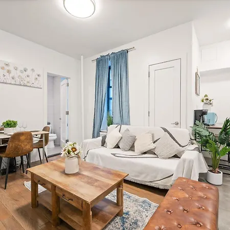 Spacious Modern Chinatown 3 Bedrooms *