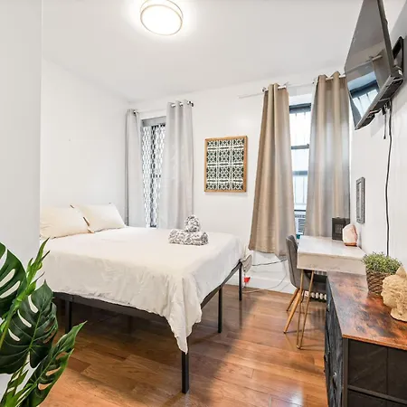 Spacious Modern Chinatown 3 Bedrooms Hotel
