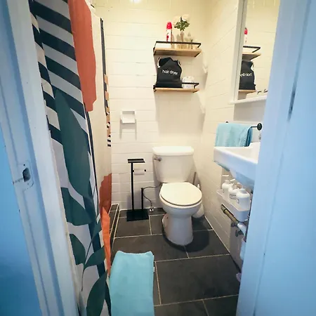 Private With Private Bathroom And Backyard Homestay