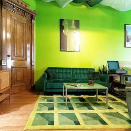 The Room: 70s Groove Themed Apartment
