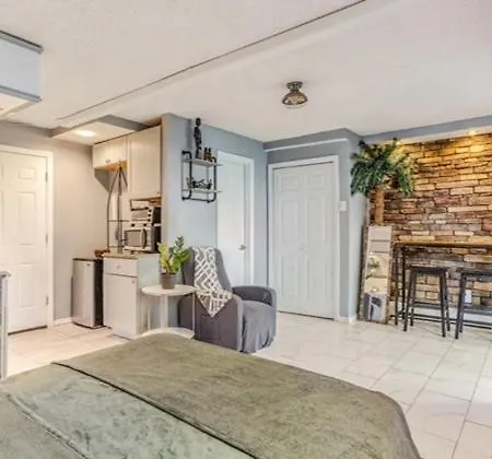 Apartment Private With Separate Entrance & Backyard, Quiet Brooklyn *