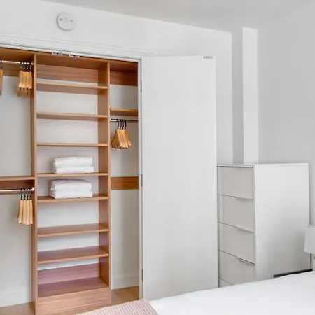 Apartment Midtown East 2br W Doorman Elevator Gym Nr Un Nyc-951