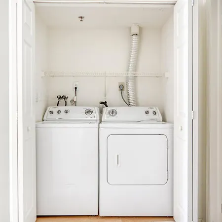 Jersey 2br W Wd Gym Elevator Nr Path Nyc-672 Apartment
