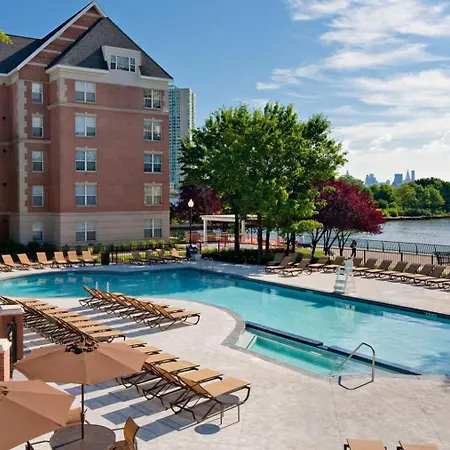 Jersey 2br W Wd Gym Elevator Nr Path Nyc-672 *
