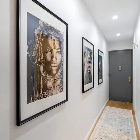 Bright Designer In Historic Harlem, 20 Minutes From Times Square! Apartment *