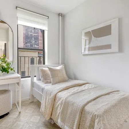 Bright Designer In Historic Harlem, 20 Minutes From Times Square! Apartment