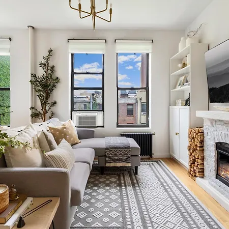 Apartment Bright Designer In Historic Harlem, 20 Minutes From Times Square! *