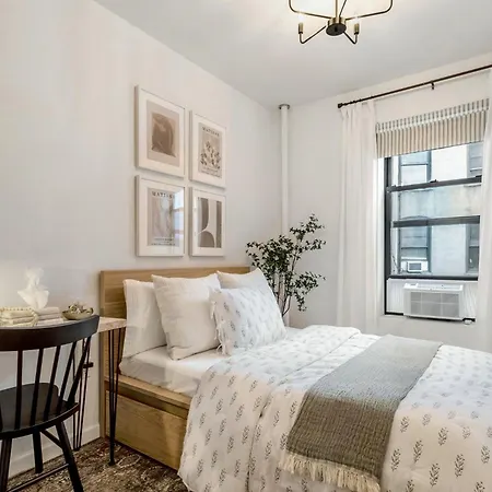 Bright Designer In Historic Harlem, 20 Minutes From Times Square! *