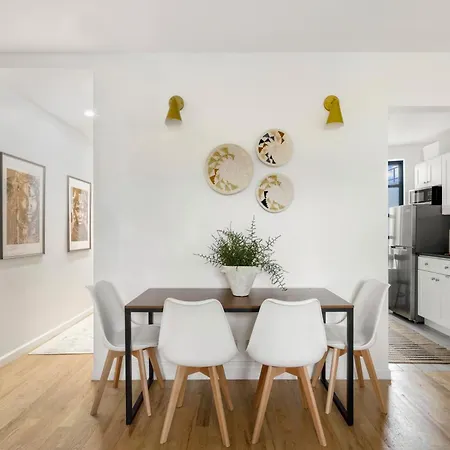 Bright Designer In Historic Harlem, 20 Minutes From Times Square! Apartment