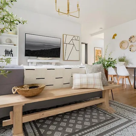 Bright Designer In Historic Harlem, 20 Minutes From Times Square! New York