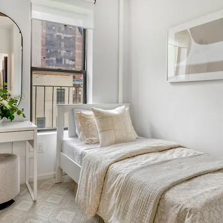 Bright Designer In Historic Harlem, 20 Minutes From Times Square! Apartment New York