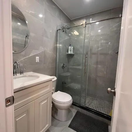Little Manhattan 5 Min Walk To Times Square Private Bathroom World Cup 2026 Ready Homestay *