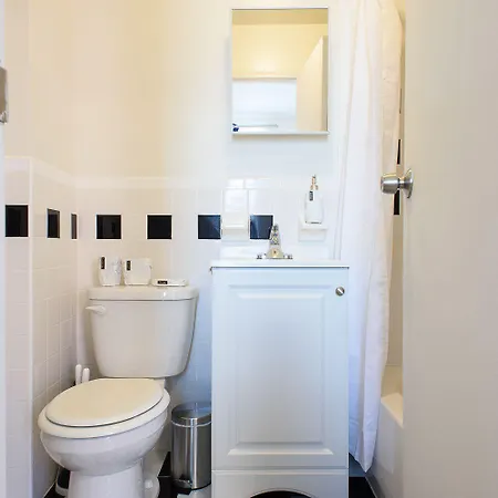 Renovated 1br In East Village New York