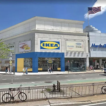 Apartment 2 Large Bedrooms In Rego Park *