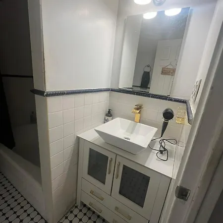 2 Large Bedrooms In Rego Park Apartment New York