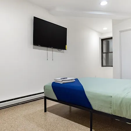 3 Bd Upscale Unit In Manhattan Valley New York