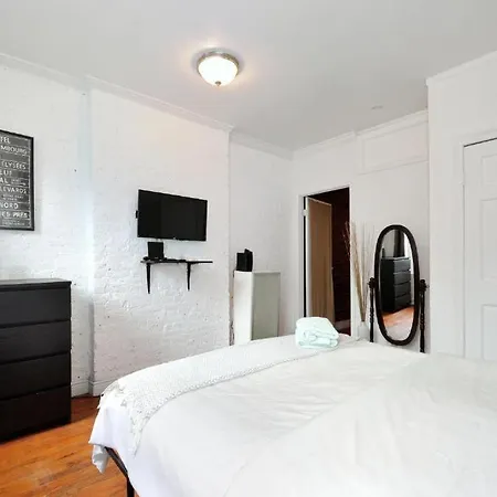 Appealing 2 Bedroom Unit In Nyc Apartment