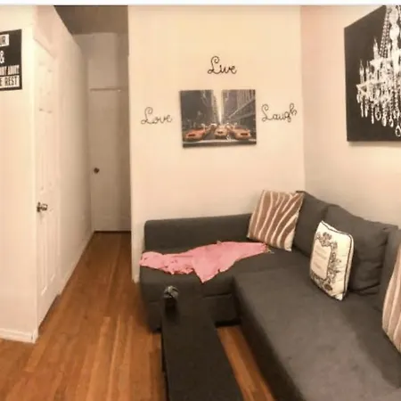 Guest house Ues Manhattan #2 In Shared New York