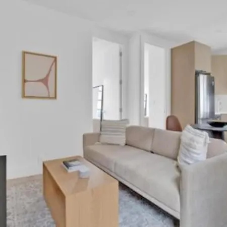 Warm 3 Bedroom Loft In Midtown Apartment *