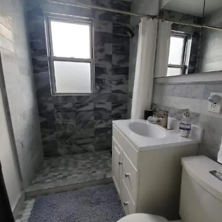 Fab 3 Bedroom 1bath In Nyc! *