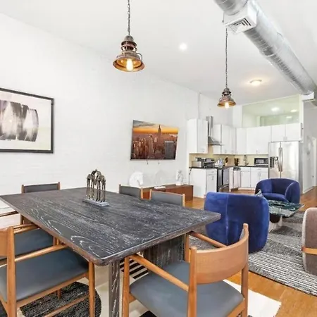 Luxurious 3 Bedroom Apartment *