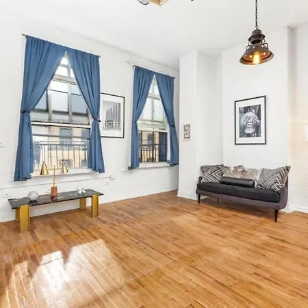 Luxurious 3 Bedroom Apartment *