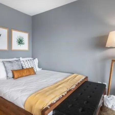 Newly Renovated 3 Bedroom Apartment *