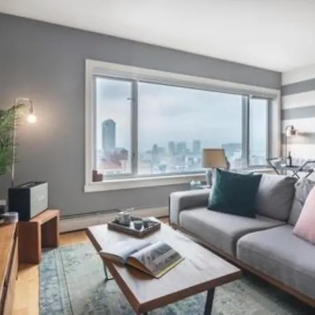 Newly Renovated 3 Bedroom Apartment *