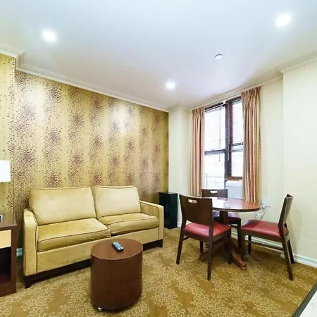 Bright And Comfy 2 Bedroom Apt *