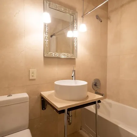Gorgeous & Stylish 4bdr & 2bth In Downtown Manhattan Apartment *