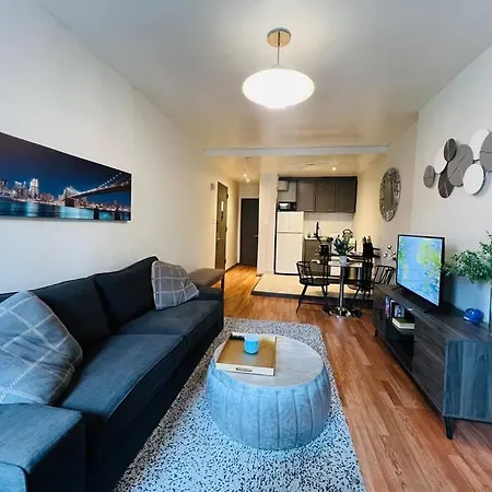 Apartment Steps From The Port Authority *
