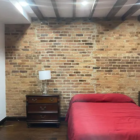 Apartment Cozy Bedroom With Bath And Separate Entrance *